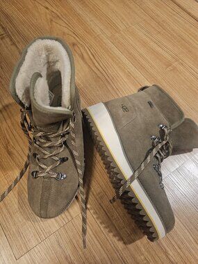 Ugg Shearling Boots Lace Up Green Womens Size 8.5 1098769